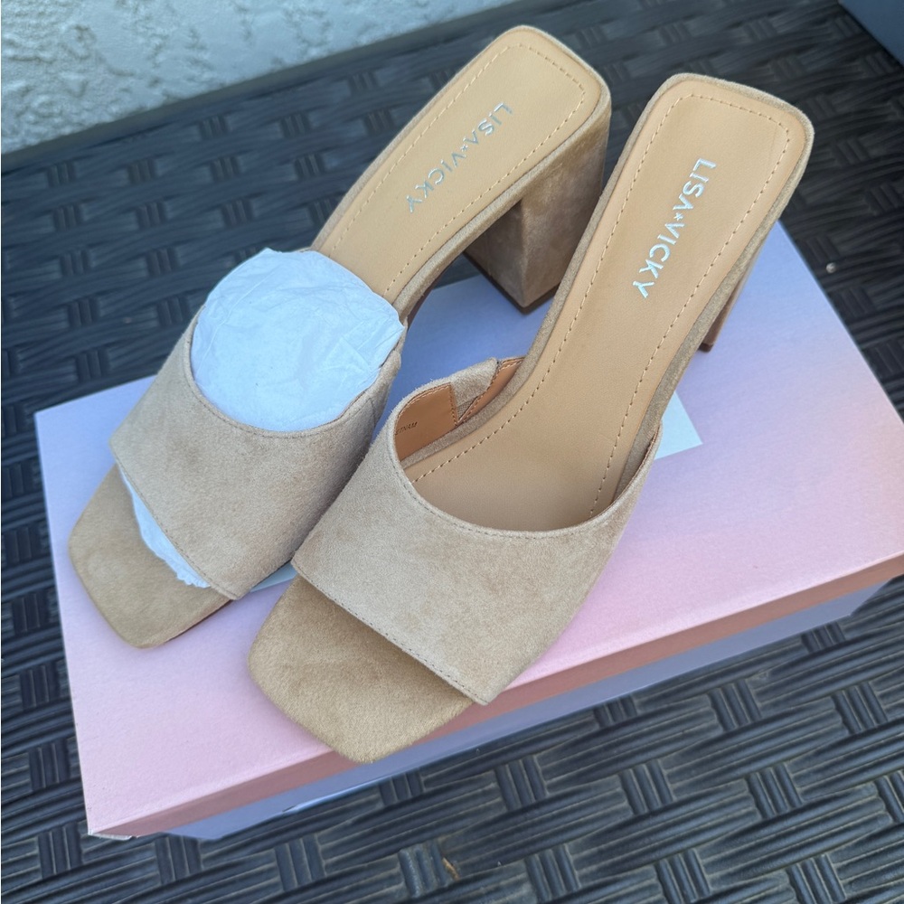 LISA VICKY TAN SANDALS SIZE 7.5 NIB